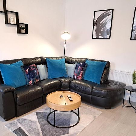 Spacious 3 Bed Apartment, En-Suites, Near Train Station! Watford  Eksteriør bilde