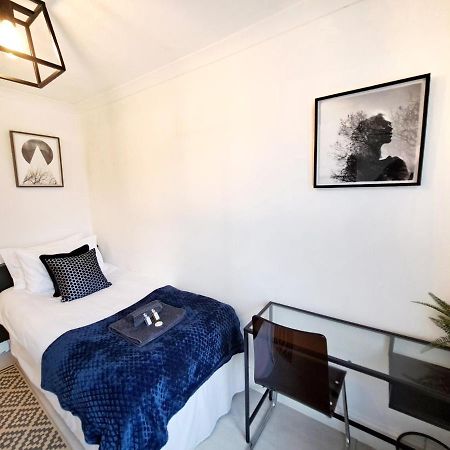 Spacious 3 Bed Apartment, En-Suites, Near Train Station! Watford  Eksteriør bilde