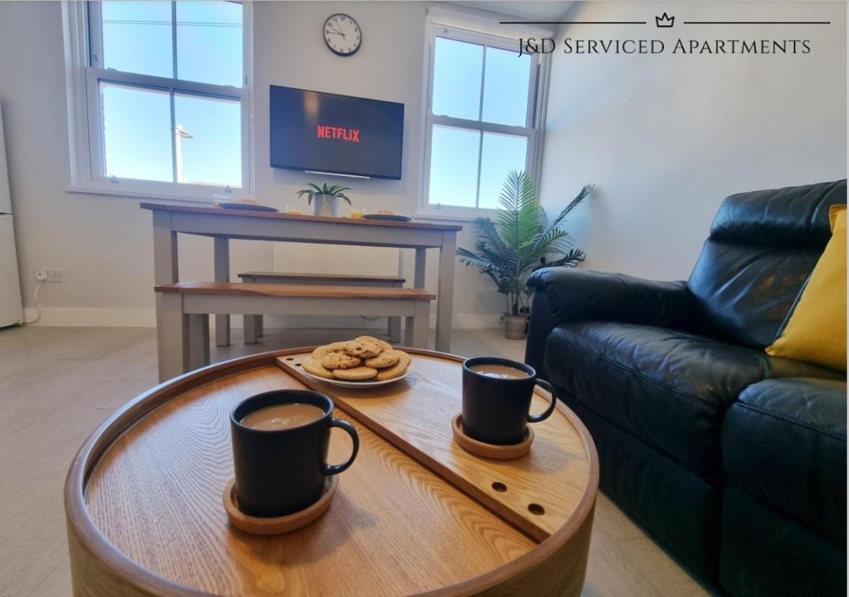 Spacious 3 Bed Apartment, En-Suites, Near Train Station! Watford  Eksteriør bilde