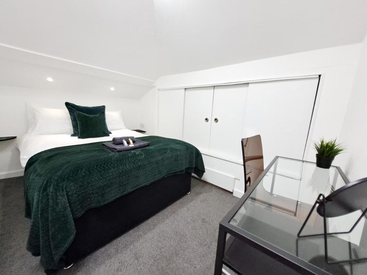 Spacious 3 Bed Apartment, En-Suites, Near Train Station! Watford  Eksteriør bilde