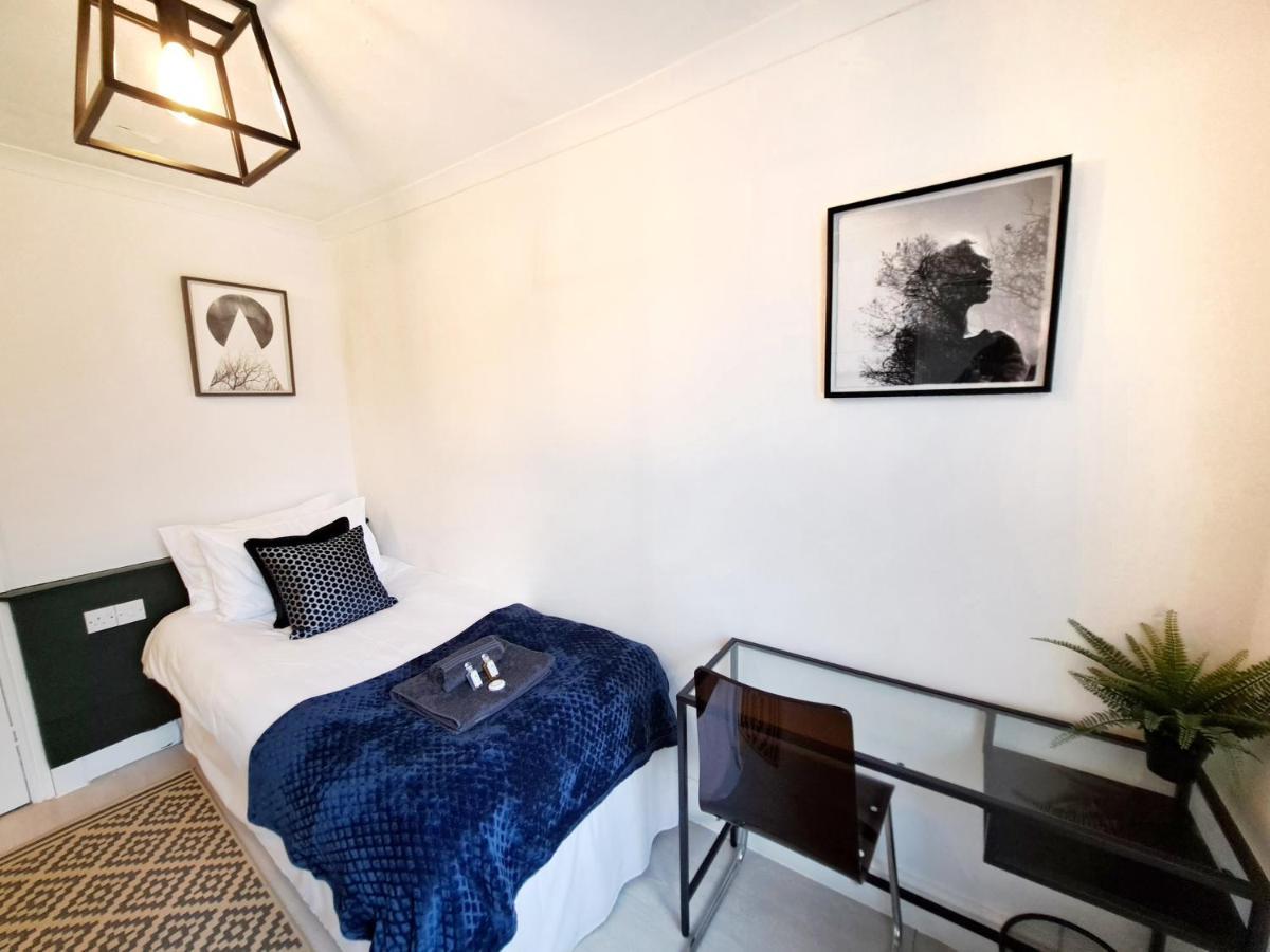 Spacious 3 Bed Apartment, En-Suites, Near Train Station! Watford  Eksteriør bilde