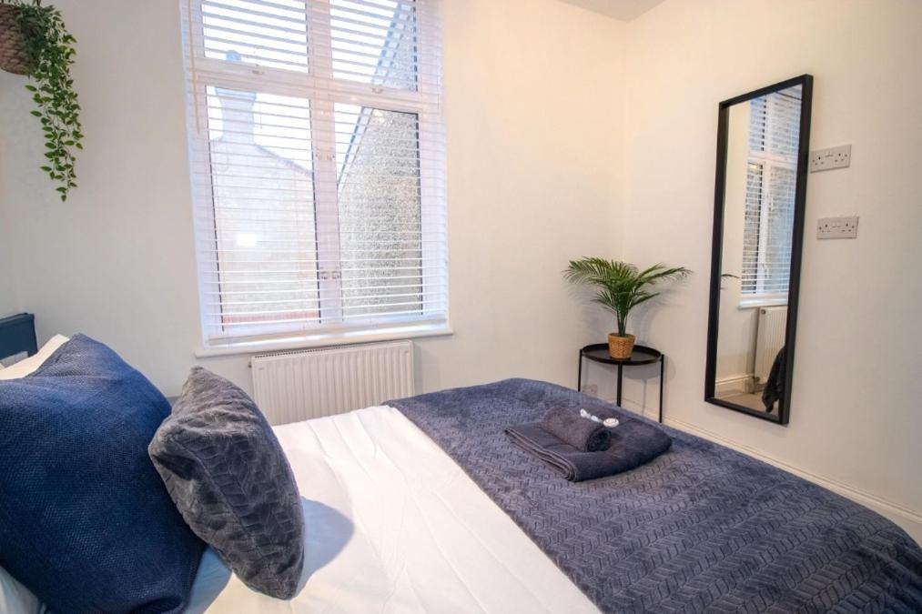 Spacious 3 Bed Apartment, En-Suites, Near Train Station! Watford  Eksteriør bilde